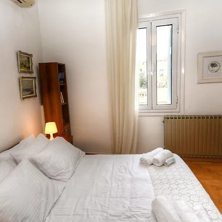 Apartment Authentic Elegance At Acropolis